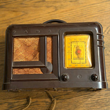 Vintage 1940s Fada Bakelite model 220 Tube Radio picture