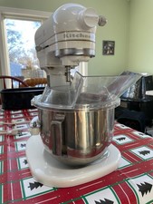 KITCHEN AID STAND MIXER w 5.5Qt. Stainless Steel Bowl  picture