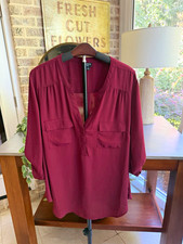 Torrid Women's 1X Burgundy Solid V-Neck Tunic Blouse 3/4 Roll Tab Pockets picture