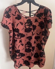Torrid Women's Size 0 Dusty Rose Black Floral Short Sleeve Lace Up Back Blouse picture