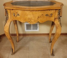 $1300 Antique French Style Leather Top Desk Table Ormolu Trim One Drawer picture