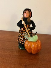 Byers Choice Emporium Exclusive Halloween 2016 Witch w/Large Pumpkin  Cauldron picture
