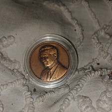 1999 Thailand King Bhumibol Adulyadej Rama IX Bronze Commemorative Medal BE 2542 picture