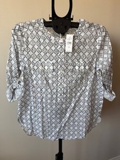LOFT Women's Medium White and Navy Patterned Button-Up Blouse picture