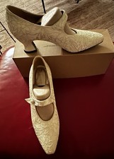 VINTAGE NINA WOMEN MARY JANE IVORY COLOR LACE EMBOSSED LOW HEEL SHOES SZE 9M picture