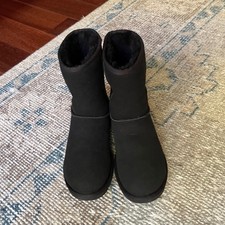 UGG Classic Short Boot II Black Suede NWOT B Sheepskin Womens Boho Beachy 8 picture