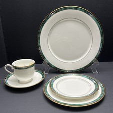 Lenox “Kelly” Debut Collection ~(1)~5 Piece Place Setting~USA Fine Bone China  picture