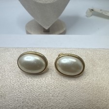 RARE VTG SIGNED DAUPLAISE Pearl Goldtone  Clip On  EARRINGS Elegant picture