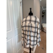 American Eagle Outfitters white and black plaid button-up shirt picture