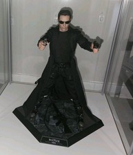 Hot Toys MMS466 The Matrix Neo 1/6 Pre-Owned picture