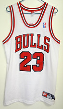 VINTAGE NIKE AUTHENTIC MICHAEL JORDAN #23 CHICAGO BULLS BASKETBALL JERSEY SZ 40 picture
