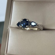 SAPPHIC EXPLOSION: SPECTACULAR 18K WHITE GOLD 3 SAPPHIRE ESTATE RING   7 GRAMS picture