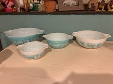 Vintage 4 Pyrex Amish Butterprint Cinderella Nesting Bowls Turquoise White Set picture