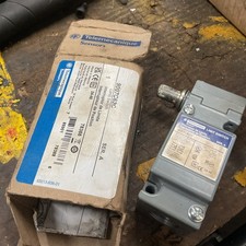 Telemecanique Sensors 9007C62c Heavy Duty Limit Switch, No Lever, Rotary, picture