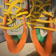 Nike Kobe 8 venice beach  Men's US 10.5 outsole glue coming off a bit coms as is picture