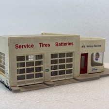 HO Scale Building Al's Victory Service Station Garage Standard Oil Built Model picture