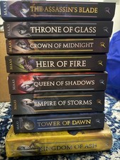 Throne of Glass by Sarah J. Maas original covers. picture