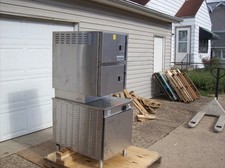 NEW Cleveland Steamer 24CEM24 - only the legs are damaged & back panel missing picture