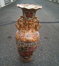 Antique Chinese Porcelain Vase Hand-Painted Floral Gold-Tone Handles Scalloped picture