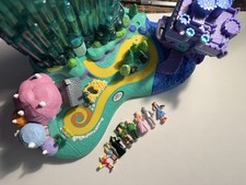 2001 Wizard of oz Emerald City Polly Pockets working Lights and eight figures picture