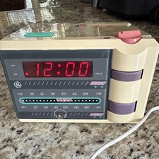 GE P’Jammer Clock Radio AM FM with ear Buds Headphones VTG Electronics 7-4607WHB picture