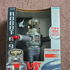 Trendmasters Lost in Space Classic Series Robot B-9 Lights Sounds Motion 1997 picture