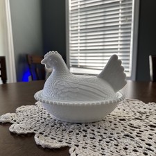 Vintage Indiana White Milk Glass Hen On Nest Covered Candy Dish  - MINT/no chips picture