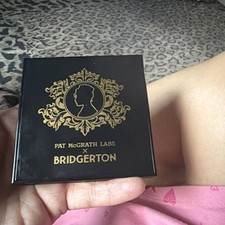 Pat McGrath Labs x Bridgerton Highlighter Compact in Extreme Gold 002 picture