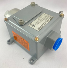 Custom Control Sensors 604PM21 Pressure Switch picture