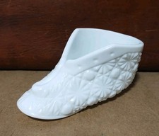 VTG Fenton OVG Olde Virginia Glass Baby Bootie ~ White Milk Glass Daisy & Button picture