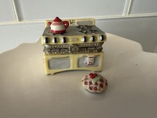 Cooking Club Of America Hinge Trinket Box Yellowstone, With Kettle And Mini Pie picture