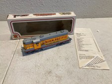 Bachman EMD GP- 18 Diesel Locomotive Union Pacific HO scale picture