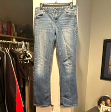 Maurices Women's Medium Wash Blue Straight Leg Stretch 5-Pocket Jeans picture