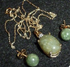 14K SOLID YELLOW GOLD OVAL-CUT JADEITE PENDANT, STUD EARRINGS & 14K NECKLACE SET picture