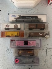 N Scale  Kato SP7319 Sd40-2 Locomotive + 7 Mix Freight Cars Lot picture