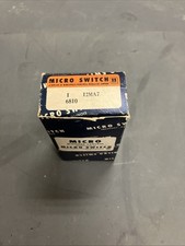 12MA7 Microswitch Honeywell Push Button Switch NOS Green Button Microswitch *- picture