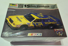 Revell Monogram 85-3150 1/24 dale Earnhardt 15 Wrangler 1982 Thunderbird picture