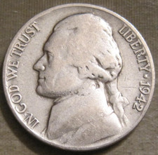 SELLING AS SHOWN - 1942 P 5c JEFFERSON WAR NICKEL ** 35% SILVER ** TYPE 2 ** 551 picture