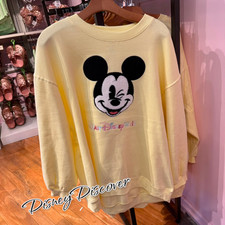 2026 Walt Disney World Yellow Embroidered Mickey Sweater Size XL New picture