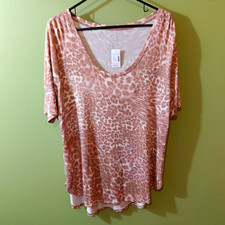 Maurices Women's Pink/Brown Animal Print Scoop Neck Size XL Short Sleeve T-Shirt picture
