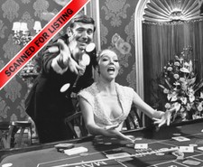 JAMES BOND & TRACY casino 8X10 PHOTO #8056 GEORGE LAZENBY & DIANA RIGG OHMSS picture
