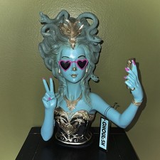 New GHOULISH Medusa Taking A Selfie 12.5 Figurine Viral Halloween 2026 Decor picture