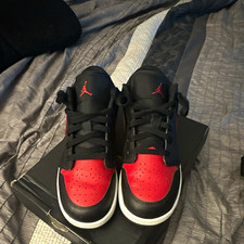 Jordan Air Jordan Black/Red Low Top Leather Lace-Up Athletic Sneakers picture