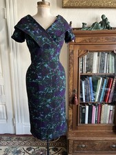 Vintage 1950s Purple Green Floral Wiggle Dress Wide Collar Cocktail 28W vtg picture