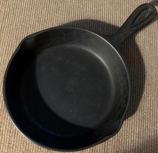 Vintage Unmarked Lodge #3 Cast Iron Skillet 3 Notch Heat Ring 1940s-1950s  picture