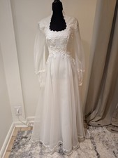 Vintage 1970s ILGWU Union Made White Wedding Dress Applique Train Longsleeve picture