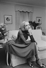 A Twiggy English Black And White 8.5x11 Picture Celebrity RePrint picture