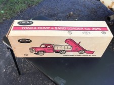 Vintage Tonka #2616 dump and sand loader with original box extra clean picture