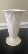 Vintage Wedgwood Etruria & BARLASTON Fluted Trumpet Moonstone Creamware Vase 8
