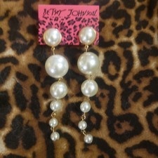 Betsey Johnson Imitation Pearl Gold Tone Dangle Drop Post Earrings picture